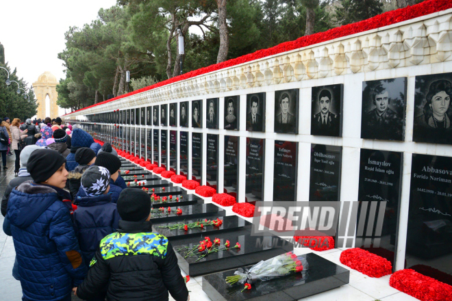 Azerbaijani pupils honor blessed memory of January 20 tragedy victims. Baku, 19 Jan. 2017