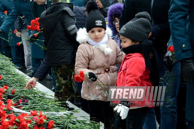 Azerbaijanis honor January 20 tragedy victims. Baku, 20 Jan. 2017