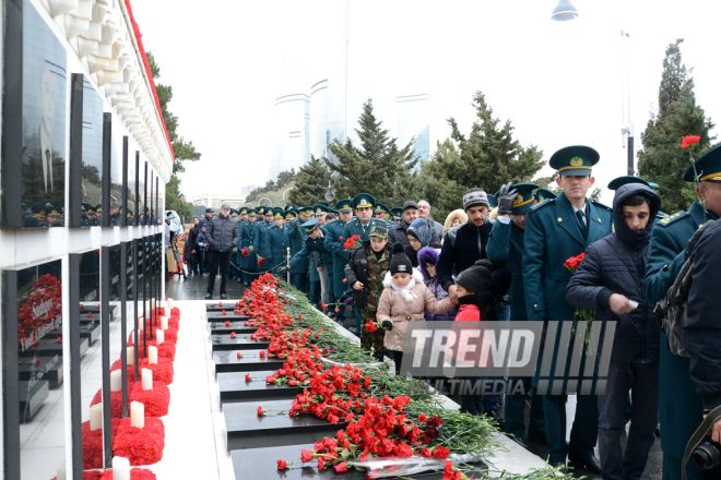 Azerbaijanis honor January 20 tragedy victims. Baku, 20 Jan. 2017