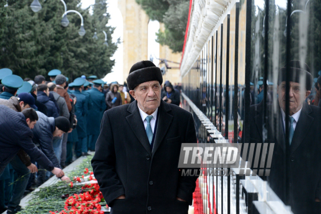 Azerbaijanis honor January 20 tragedy victims. Baku, 20 Jan. 2017