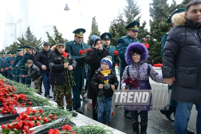 Azerbaijanis honor January 20 tragedy victims. Baku, 20 Jan. 2017