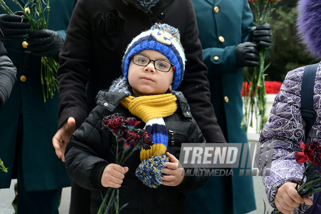 Azerbaijanis honor January 20 tragedy victims. Baku, 20 Jan. 2017