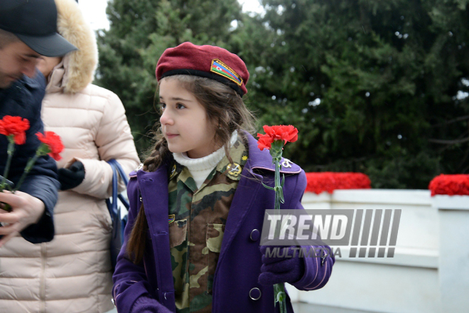 Azerbaijanis honor January 20 tragedy victims. Baku, 20 Jan. 2017