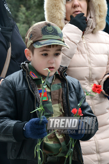 Azerbaijanis honor January 20 tragedy victims. Baku, 20 Jan. 2017