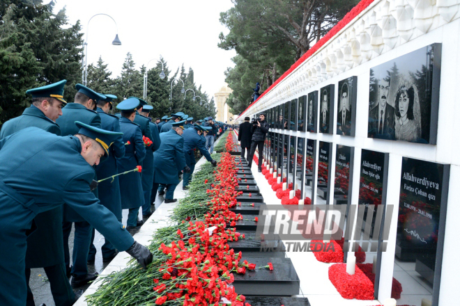 Azerbaijanis honor January 20 tragedy victims. Baku, 20 Jan. 2017