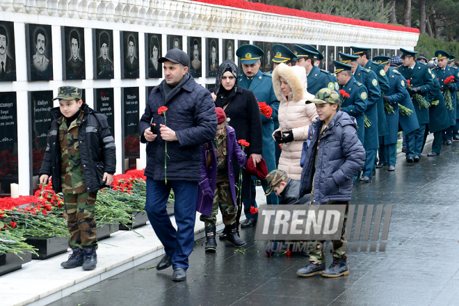 Azerbaijanis honor January 20 tragedy victims. Baku, 20 Jan. 2017