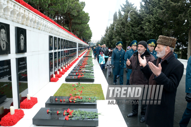 Azerbaijanis honor January 20 tragedy victims. Baku, 20 Jan. 2017