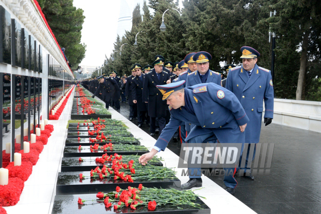 Azerbaijanis honor January 20 tragedy victims. Baku, 20 Jan. 2017