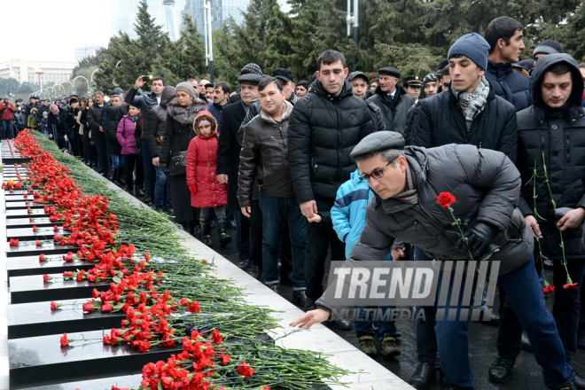 Azerbaijanis honor January 20 tragedy victims. Baku, 20 Jan. 2017