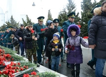 Azerbaijanis honor January 20 tragedy victims