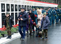 Azerbaijanis honor January 20 tragedy victims