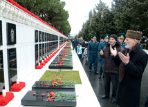 Azerbaijanis honor January 20 tragedy victims