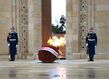 Azerbaijanis honor January 20 tragedy victims