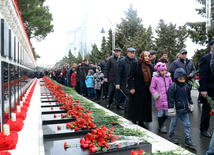 Azerbaijanis honor January 20 tragedy victims