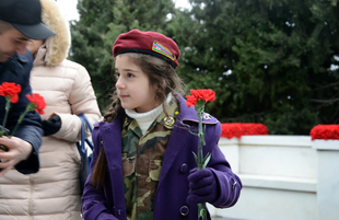 Azerbaijanis honor January 20 tragedy victims. Baku, 20 Jan. 2017