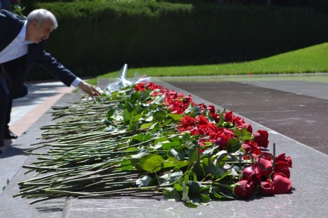 Azerbaijanis mark 94th birthday anniversary of National Leader Heydar Aliyev. Baku, may 10, 2017