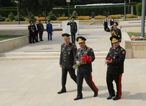 Общественность Азербайджана отмечает День Победы.