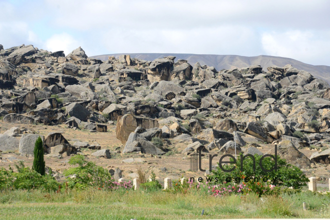 Qobustan Milli Tarix-Bədii Qoruğu yaradılmasının 50 və UNESCO-nun Dünya İrsi Siyahısına daxil edilməsinin 10 illiyini qeyd edir. Azərbaycan, 13 iyun, 2017