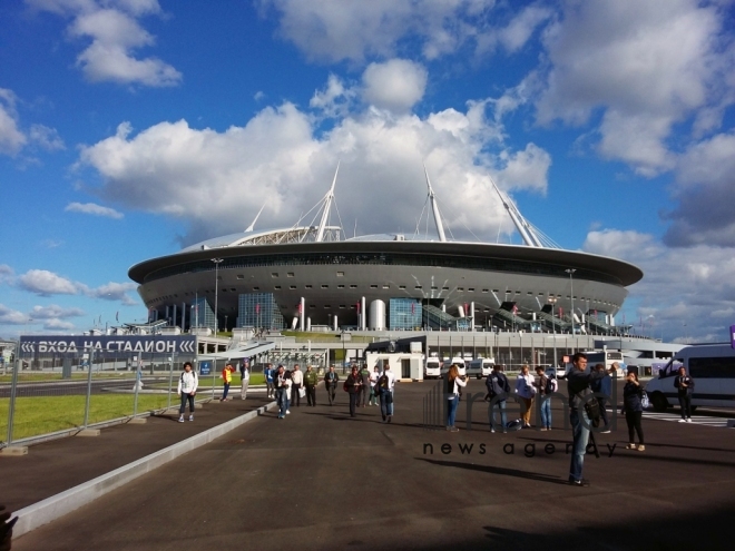 Çili və Almaniyanın azarkeşləri "Sankt-Peterburq arena" stadionunda FİFA Konfederasiyalar Kubokunun finalında. Rusiya, 2 iyul, 2017