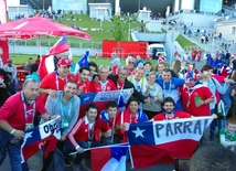  Болельщики Чили и Германии перед финальным матчем Кубка конфедераций FIFA на cтадионе "Санкт-Петербург Арена"