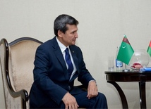 Azerbaijani, Turkmen FMs mulling co-op prospects. 