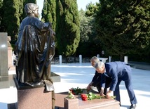 Azərbaycan Milli Mətbuat Günü münasibətilə Fəxri Xiyaban ziyarət olunub