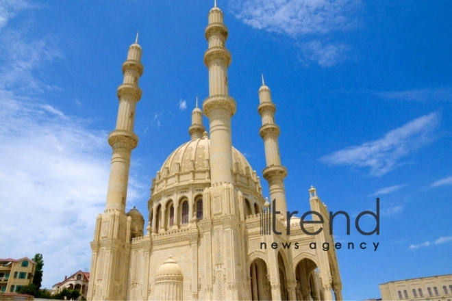 Мечеть Гейдара - самая большая мечеть Кавказа. Азербайджан, Баку, 25 июля, 2017