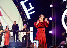  София Ротару отметила юбилей на фестивале "ЖАРА" в Баку