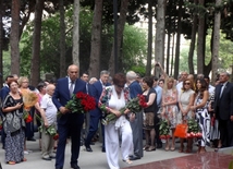 Legendary singer and composer Muslim Magomayev was commemorated in the Alley of Honor in Baku