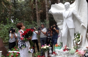 Legendary singer and composer Muslim Magomayev was commemorated in the Alley of Honor in Baku. Azərbaycan, 17 avqust, 2017