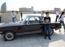  В Баку проведены парад и выставка классических автомобилей