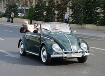  В Баку проведены парад и выставка классических автомобилей