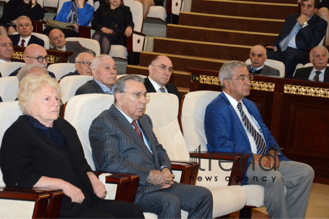 В Баку состоялась церемония прощания со всемирно известным азербайджанским ученым Лютфи Заде. Азербайджан, Баку, 29 сентября 2017