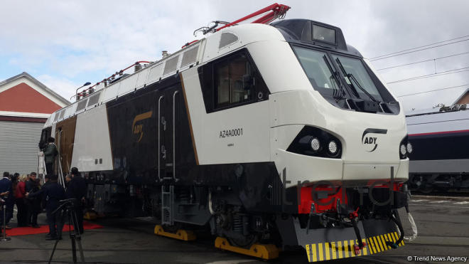 Французская компания Alstom представила свой первый пассажирский локомотив Prima M4 для ЗАО "Азербайджанские железные дороги". Франция, Бельфор, 9 октября, 2017