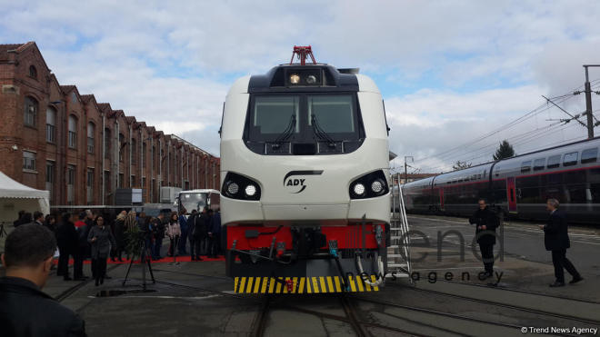 Французская компания Alstom представила свой первый пассажирский локомотив Prima M4 для ЗАО "Азербайджанские железные дороги". Франция, Бельфор, 9 октября, 2017