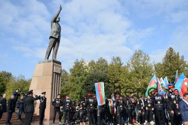 Велопробег, посвященный Дню Государственного флага Азербайджана. Азербайджан, Баку, 5 ноября, 2017