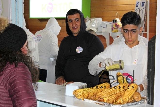 Bakıda dördüncü “Soyuq Əllər, İsti Ürək” xeyriyyə yarmarkası açılıb. Azərbaycan, Bakı, 2 dekabr, 2017