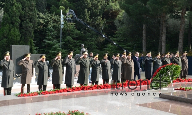 Azerbaijani public visits Alley of Honor to commemorate 14th anniversary of death of Heydar Aliyev. Azerbaijan, Baku, december 12, 2017