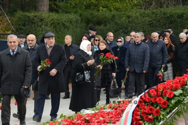 Аллея почетного захоронения в четырнадцатую годовщину кончины Гейдара Алиева. Азербайджан, Баку, 12 декабря, 2017