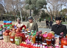  Жители и гости Баку отмечают праздник Новруз