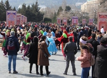 Жители и гости Баку отмечают праздник Новруз