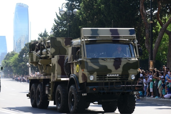 В Баку прошел военный парад в связи со 100-летним юбилеем ВС Азербайджана