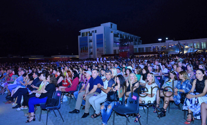 Ulduzlar “Jara” festivalının qırmızı xalı üzərində. Azərbaycan, Bakı, 27 iyul , 2018