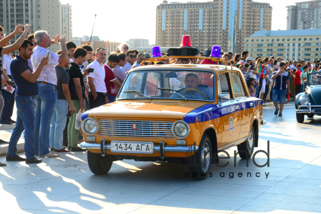 В Баку проведены парад и выставка классических автомобилей. .Aзербайджан, Баку, 26 августа, 2018
