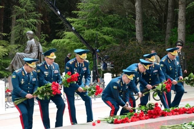 Azerbaijanis mark 96th birthday anniversary of National Leader Heydar Aliyev . Azerbaijan, Baku, may. 10.  2019
