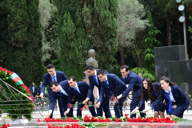 Azerbaijanis mark 96th birthday anniversary of National Leader Heydar Aliyev . Azerbaijan, Baku, may. 10.  2019
