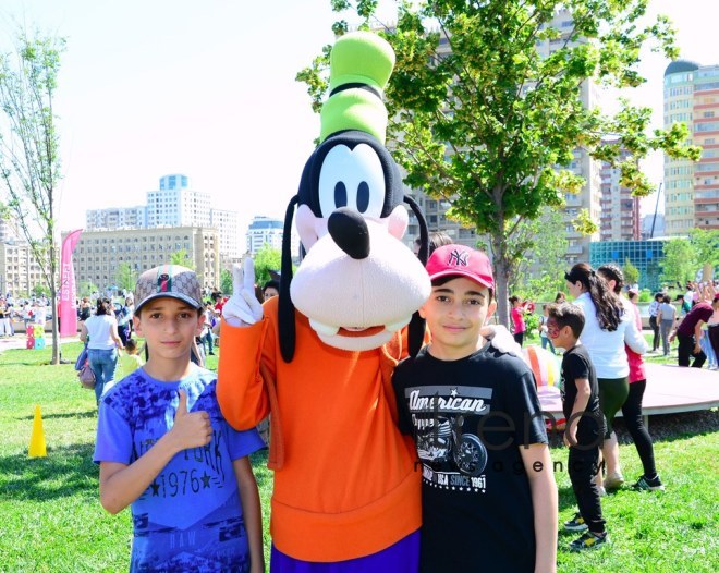 Heydər Əliyev Mərkəzinin parkında Uşaq festivalı keçirilib.Азербайджан, Баку, 1 iyun  2019