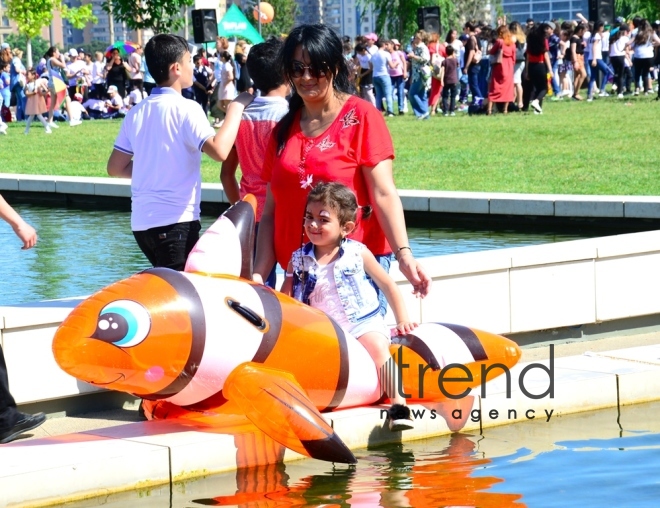 Heydər Əliyev Mərkəzinin parkında Uşaq festivalı keçirilib.Азербайджан, Баку, 1 iyun  2019