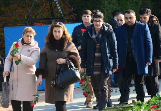 Azərbaycan ictimaiyyəti ulu öndər Heydər Əliyevin xatirəsini yad edir.Azərbaycan. Bakı 12 dekabr 2019