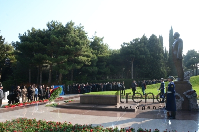Azərbaycan ictimaiyyəti ulu öndər Heydər Əliyevin xatirəsini yad edir.Azərbaycan. Bakı 12 dekabr 2019